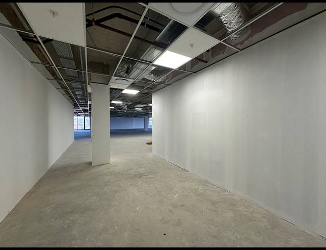883M² OFFICE TO LET IN GLENADRIENNE